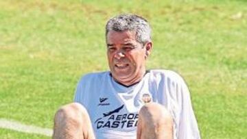 <b>OPTIMISTA. </b>David Amaral podría contar con cuatro futbolistas nuevos para el choque en Castalia.