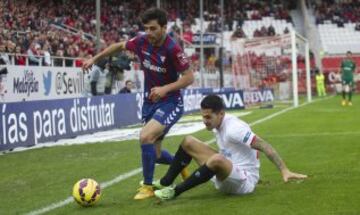 Manu del Moral con el balón. 