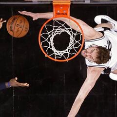 Los Spurs destrozan a unos Cavs irreconocibles en 24 minutos