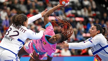 Danila So Delgado en un lanzamiento con España.