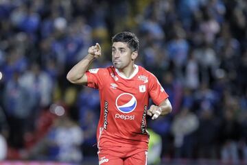 Pisano jugará por primera vez la Copa Libertadores desde que debutó como profesional en 2008 con Chacarita. El volante sigue siendo uno de los preferidos por el técnico Guimaraes que le habría pedido al jugador continuar en la institución pese a las supuestas ofertas que recibió.