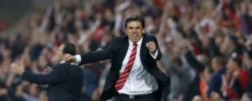 1-0. Chris Coleman, técnico de Gales, celebró el tanto marcado por Gareth Bale.