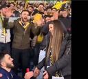 Le pide matrimonio en pleno partido del Fenerbahçe