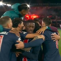 Esta es una fábrica de gifs: gesto del virus de Tempale en la celebración completa del PSG