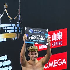 Marchand destroza el récord de Lochte 12 años después y Regan Smith se bate a sí misma