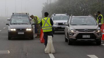 Valparaiso, 19 de julio 2020  Personal de la Armada realizan controles a automovilistas en Avenida EspaÃ±a, Valparaiso.  Raul Zamora/Aton Chile