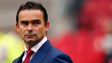 El Arsenal quiere a Overmars como director de fútbol