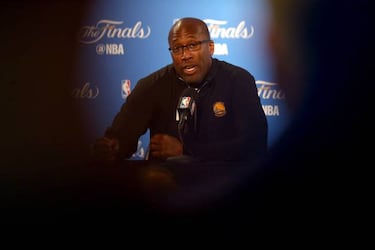 Mike Brown: de una Harley beis y una cama de Spiderman a entrenar a los Warriors