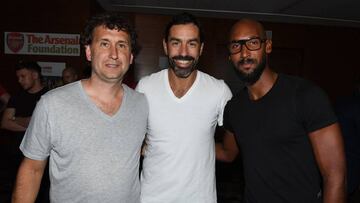 De izquierda a derecha, Grimandi, Pires y Anelka: la conexi&oacute;n francesa del Arsenal Legends, presente ayer en Madrid.