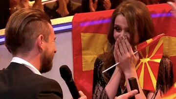 Pedida de matrimonio en directo a la representante de Macedonia durante la semifinal de Eurovisión. Imagen: RTVE