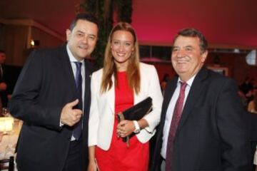 Mireia Belmonte con tomás Roncero y Juan Mora de Diario AS.