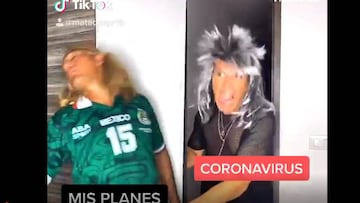 &iexcl;El &#039;Matador&#039; Hern&aacute;ndez lo volvi&oacute; a hacer! El goleador se burla de la cuarentena en Tik Tok