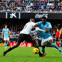 Aprobados y suspensos del Valencia: Mosquera destaca en un partido gris.