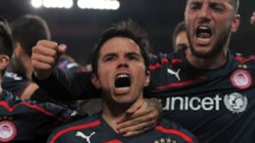 Saviola celebra uno de sus goles ante el Anderlecht. 