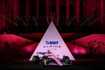 Espectacular presentación del Alpine A522 en París.