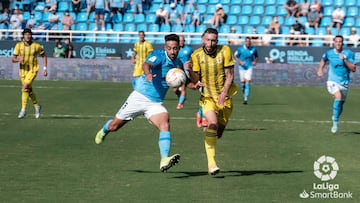 Jugadores de la UD Ibiza y Real Oviedo durante un partido de LaLiga SmartBank.