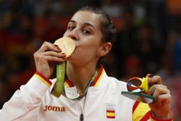 Carolina Marín vence en la final de bádminton a la india Shindu en un partido agónico (19-21, 21-12 y 21-15) y logra la undécima medalla para el equipo español. La sexta de oro para España en los JJOO 2016