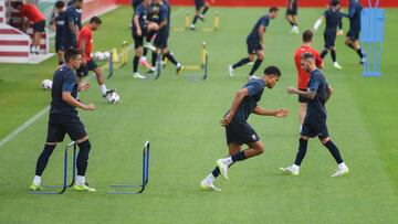 19-08-2023. DJUKA, VARANE Y VILLALBA DURANTE EL ENTRENAMIENTO DEL SPORTING EN MAREO.