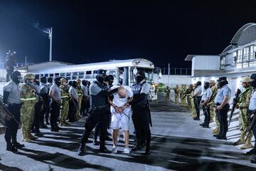 La administracin Trump deport el pasado 31 de marzo a El Salvador a 17 personas acusadas de pertenecer a las organizaciones criminales Tren de Aragua y MS-13. La deportacin se produce en el marco de un acuerdo entre Washington y El Salvador para trasladar all a los inmigrantes que segn la administracin americana pertenecen a grupos delictivos pese a que dos fallos judiciales prohibieran las deportaciones exprs basadas en la Ley de Enemigos Extranjeros.