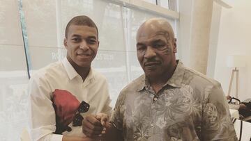 Fotografía junto al exboxeador estadounidense Mike Tyson, considerado mejores boxeadores de peso pesado de todos los tiempos.