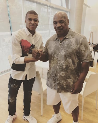 Fotografía junto al exboxeador estadounidense Mike Tyson, considerado mejores boxeadores de peso pesado de todos los tiempos.