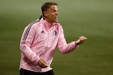 Portland Timbers announce Phil Neville: tweets controversy, MLS record