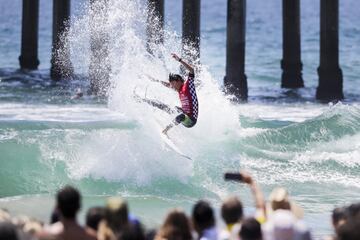 El vencedor del QS10000 en chicos fue el estadounidense Kanoa Igarashi, que se impuso al brasileño Tomas Hermes en la final. 