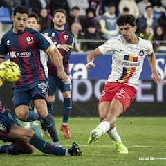 El Huesca salva un punto