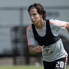 Diego Lainez habría sido buscado por el Olympique de Lyon
