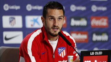 Koke atiende a la prensa. 