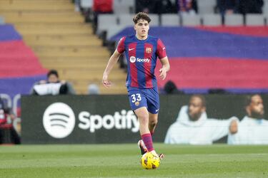 El mejor del Barça en su goleada. Mostró autoridad, seguridad... Empaque. El zaguero más sobresaliente tiene sólo 17 años. Un seguro para Ter Stegen y de futuro para los azulgranas. Más allá de bordar su labor atrás, dio la primera puntada para tejer el 2-0 de João Félix.