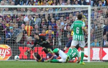 Rubén Castro marca el 2-1.