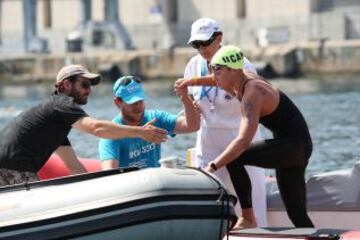 Mireia Belmonte fue descalificada al nadar por fuera en la segunda baliza después de 500 metros del comienzo de la prueba.