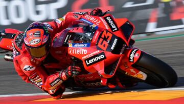 Bagnaia pilota la Ducati durante el FP3 del GP de Aragón.