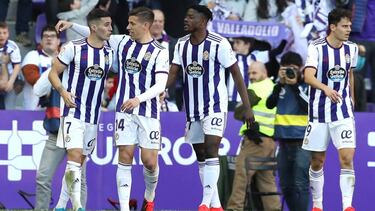 VALLADOLID, SPAIN - FEBRUARY 23: Sergi Guardiola of Valladolid celebrates with teammates after scoring his team's second goal during the La Liga match between Real Valladolid CF and RCD Espanyol at Jose Zorrilla on February 23, 2020 in Valladolid, Sp