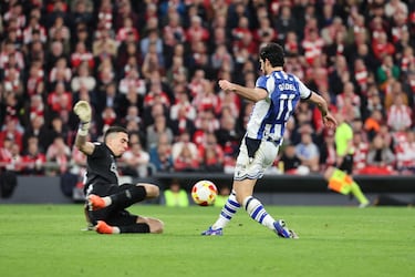 Beñat Turrientes marca el único gol del partido en el minuto 61, culminando una jugada colectiva que dio ventaja a la Real Sociedad en San Mamés.