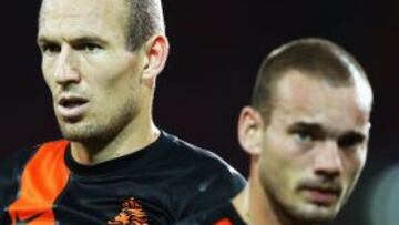 KHARKOV, UKRAINE - JUNE 17: Arjen Robben (L) and Wesley Sneijder of Netherlands look on during the UEFA EURO 2012 group B match between Portugal and Netherlands at Metalist Stadium on June 17, 2012 in Kharkov, Ukraine. (Photo by Julian Finney/Getty Images)