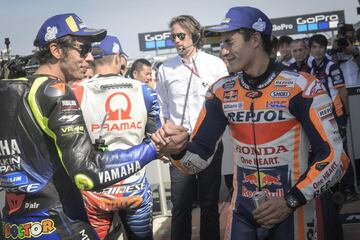 Marc Márquez se ha beneficiado de la rueda de Rossi para conseguir un nuevo récord en el circuito de Silverstone. El italiano saldrá en segunda posición seguido de Miller.