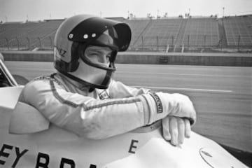Pedro Rodríguez piloto mexicano considerado actualmente como el mejor piloto mexicano de la historia, en parte por sus triunfos en las pistas internacionales (como las 24 horas de LeMans). Los triunfos de este piloto pudieron ser mayores, pero trágicamente Pedro falleció el 11 de julio de 1971 en las 200 millas de Núremberg, circuito de Norisring
