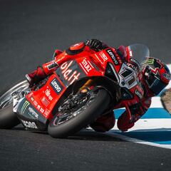 Bulega aprieta a Razgatlioglu