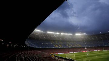 Football Soccer - FC Barcelona v Arsenal - UEFA Champions League Round of 16 Second Leg - The Nou Camp, Barcelona, Spain - 16/3/16
 General view of heavy rain ahead of the match
 Action Images via Reuters / Carl Recine
 Livepic
 EDITORIAL USE ONLY.