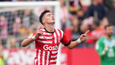 GIRONA, SPAIN - APRIL 01: Arnau Martinez of Girona FC celebrates after scoring the team's first goal during the LaLiga Santander match between Girona FC and RCD Espanyol at Montilivi Stadium on April 01, 2023 in Girona, Spain. (Photo by Alex Caparros/Getty Images)