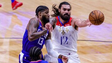 Steven Adams y Paul George, durante el partido de la NBA que ha enfrentado a New Orleans Pelicans y Los Angeles Clippers.
