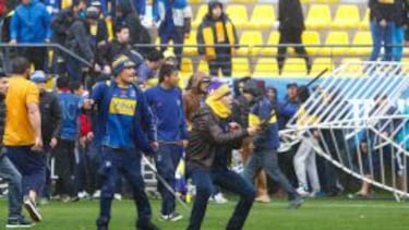 Graves incidentes se produjeron en el estadio Sausalito entre hinchas de Everton y Wanderers.