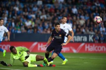 Carlos Kameni and Luis Suárez.