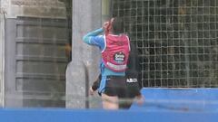 &Aacute;lvaro Rey se retir&oacute; del entrenamiento del Deportivo con una posible lesi&oacute;n muscular.