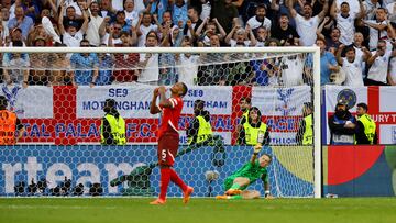 Soccer Football - Euro 2024 - Quarter Final - England v Switzerland - Dusseldorf Arena, Dusseldorf, Germany - July 6, 2024 Switzerland's Manuel Akanji reacts after missing a penalty saved by England's Jordan Pickford REUTERS/Wolfgang Rattay     TPX IMAGES OF THE DAY