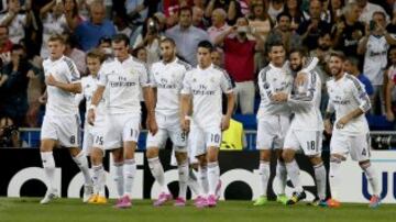 Los jugadores del Real Madrid celebrando el gol 1-0 durante el partido de la primera jornada de la fase de grupos de la Liga de Campeones que Real Madrid y FC Basilea disputan esta noche en el estadio Santiago Bernabéu