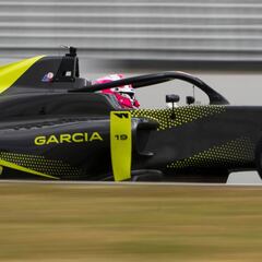 Marta García se estrena en las W Series subiendo al podio