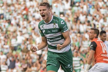 Santos Laguna demostró que en casa es un rival temible, derrotó al Puebla con goles de Julio Furch y Carlos Emilio Orrantia para su segunda victoria del certamen en el TSM, donde el torneo pasado sólo perdieron un partido contando la fase regular y la Liguilla. El campeón irá la próxima semana a la cancha de Chivas, encuentro donde buscarán su primer triunfo del torneo como visitantes.